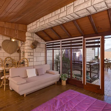 Big Terrace - With Terrace And View - First Floor 아파트
