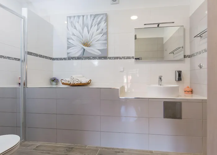 Big Terrace - With Terrace And View - First Floor 두브로브니크